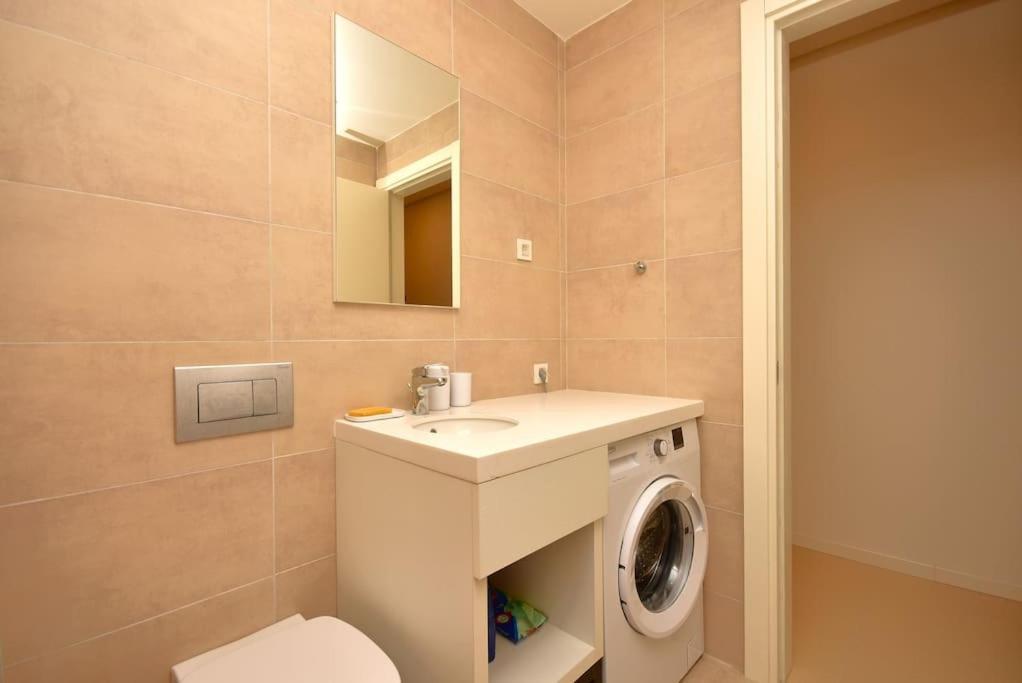 Brand New ! Seaside Apt With Poolview & Parking 부드바 외부 사진